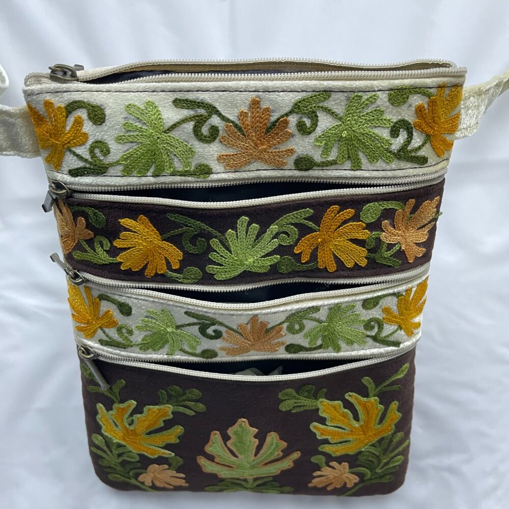 Handmade Leaf Crossbody Pocketbook - Picture 4 of 8